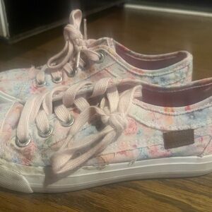 Blowfish girls sneakers (size 4)